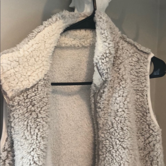 Sherpa Vest - Picture 3 of 4